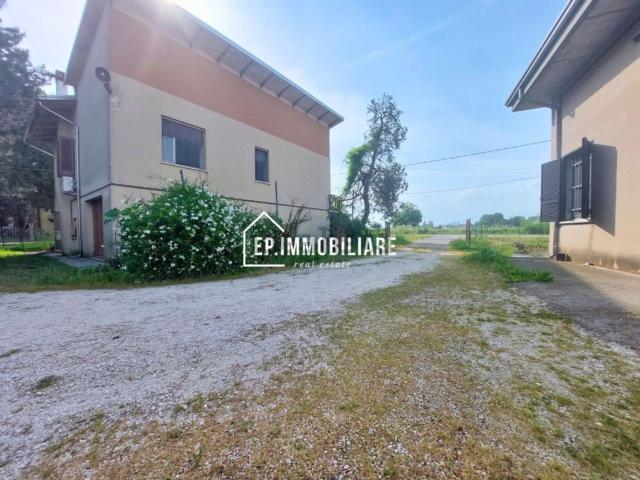 Villetta indipendente in vendita di 420 m² in Via della Pace