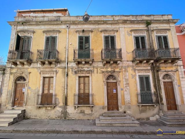 Villetta indipendente in vendita di 420 m² in Via Enrico Cialdini, 58