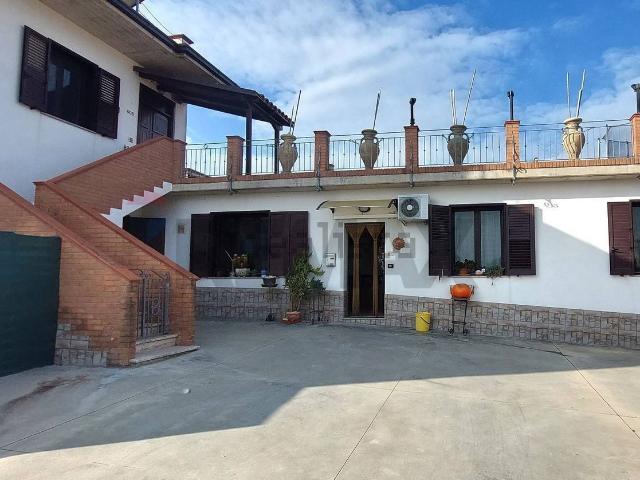 Villetta indipendente in vendita di 420 m² in Via Nazario Sauro