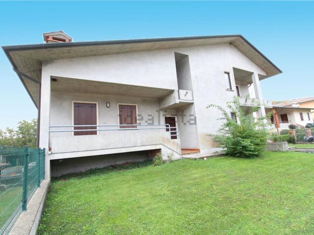 Villetta indipendente in vendita di 420 m² in Via Sambuco