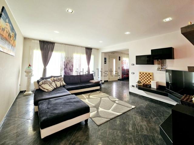 Villetta indipendente in vendita di 420 m² in Via Ponte