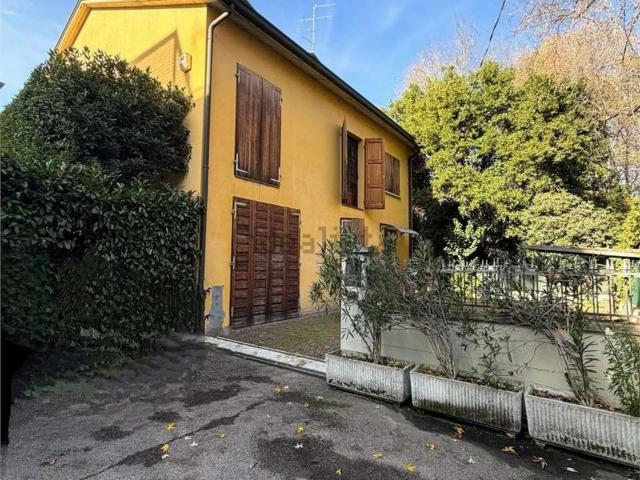 Villetta indipendente in vendita di 420 m² in Viale Timavo, 11