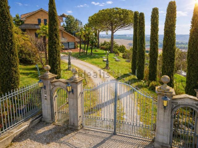 Villetta indipendente in vendita di 420 m² in Viale Della Repubblica