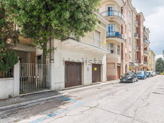 Villetta indipendente in vendita di 420 m² in Piazza Ugo Pizzarello