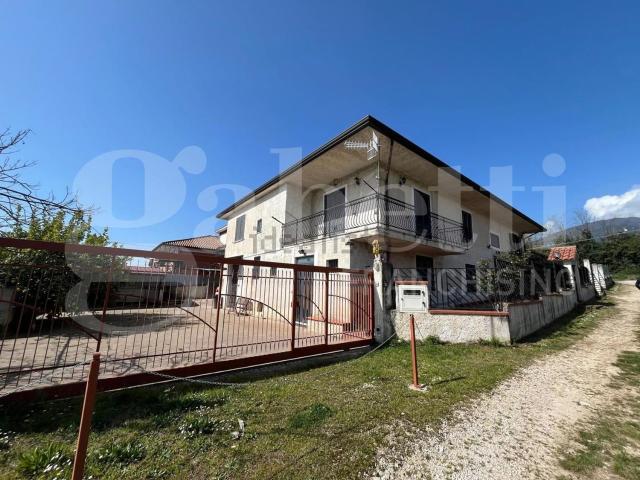 Villetta indipendente in vendita di 420 m² in Strada Comunale Vecchia per Alife