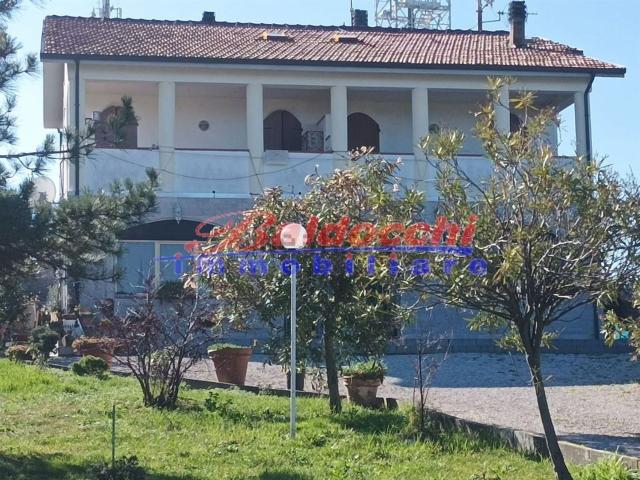 Villetta indipendente in vendita di 421 m²