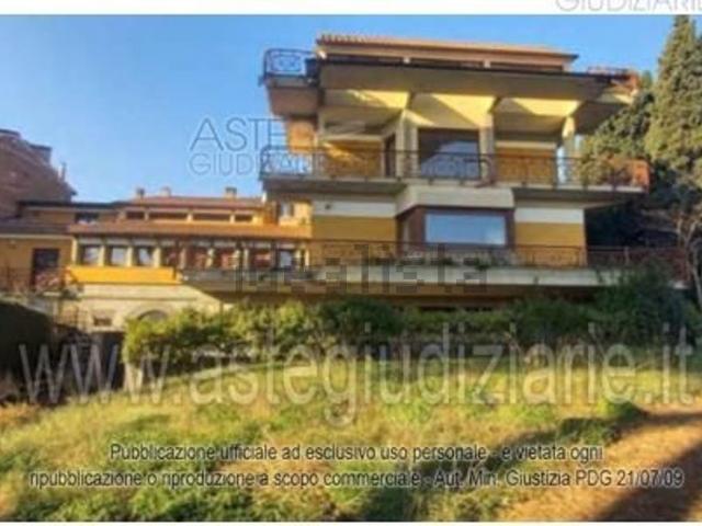 Villetta indipendente in vendita di 422 m² in Circonvallazione dalla Chiesa, 95