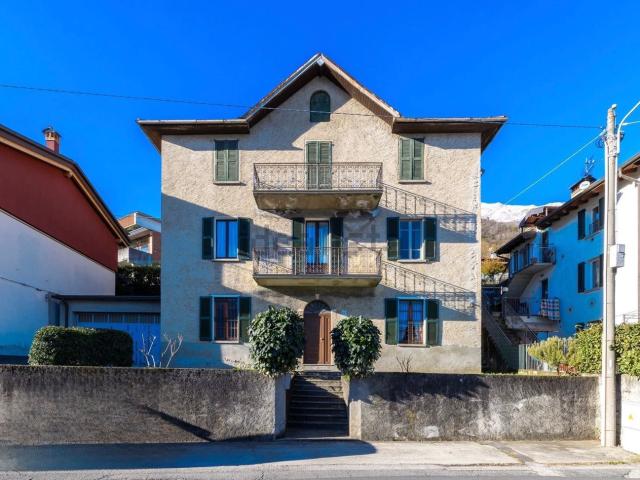 Villetta indipendente in vendita di 423 m² in Via Statale