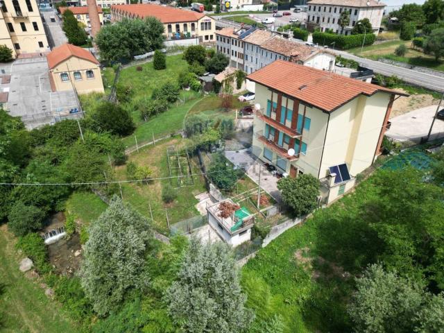 Villetta indipendente in vendita di 424 m² in Via Fara, 16