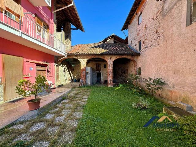 Villetta indipendente in vendita di 425 m² in Via Mazzone, 35