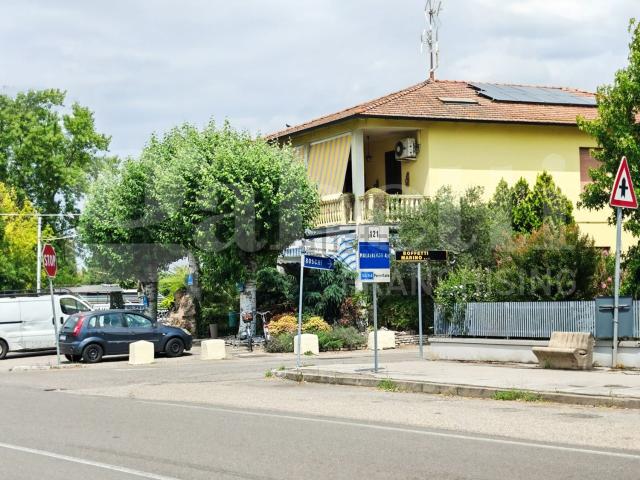 Villetta indipendente in vendita di 430 m² in Via Cavedagnone Massei, 2
