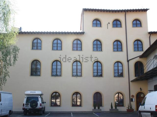 Villetta indipendente in vendita di 430 m² in Via del Bisenzio