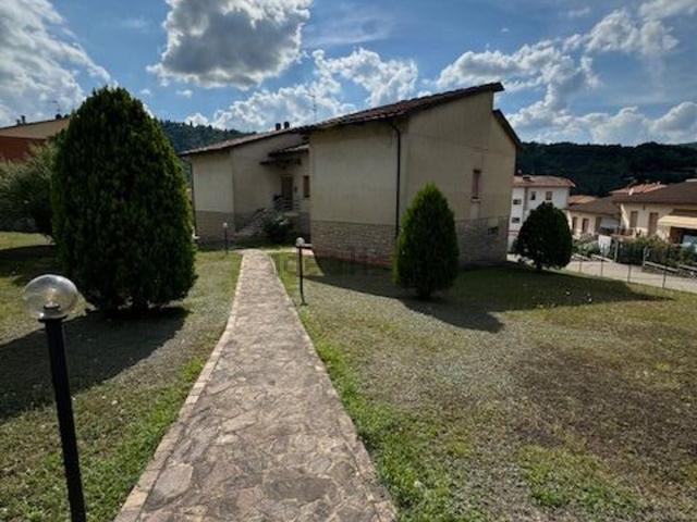 Villetta indipendente in vendita di 430 m² in Via Monte