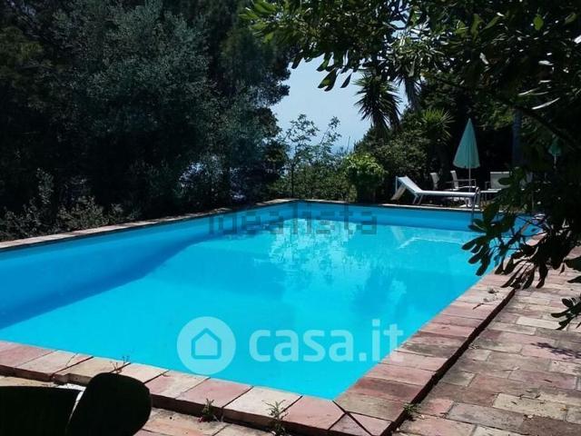 Villetta indipendente in vendita di 430 m² in Via Peiranze