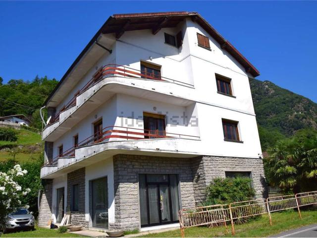 Villetta indipendente in vendita di 430 m² in Via Piedimulera, 48