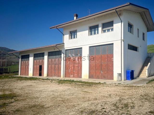 Villetta indipendente in vendita di 430 m² in Contrada Fonte zaino, 24
