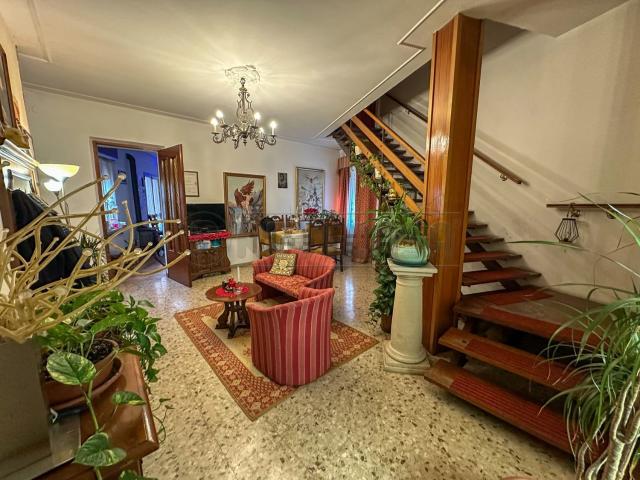 Villetta indipendente in vendita di 432 m² in Via Crosere, 69