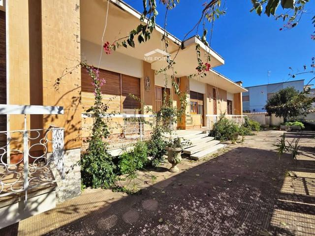Villetta indipendente in vendita di 434 m² in Via Roma