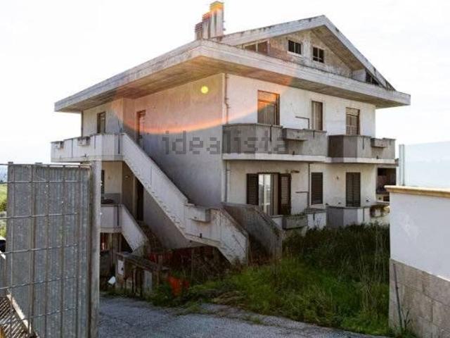 Villetta indipendente in vendita di 435 m² in Via Magazzeno, 11