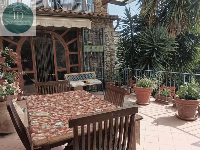 Villetta indipendente in vendita di 436 m² in Via San Fedele