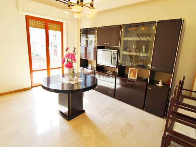 Villetta indipendente in vendita di 438 m² in Via Ugo Foscolo