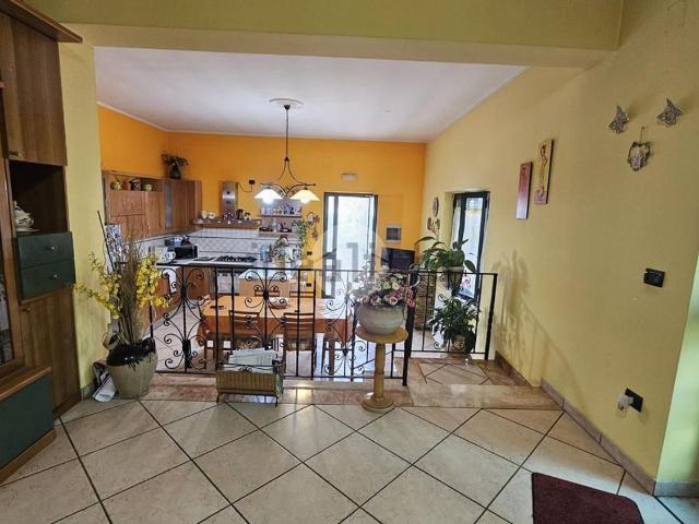 Villetta indipendente in vendita di 440 m² in Via Napoli, 163