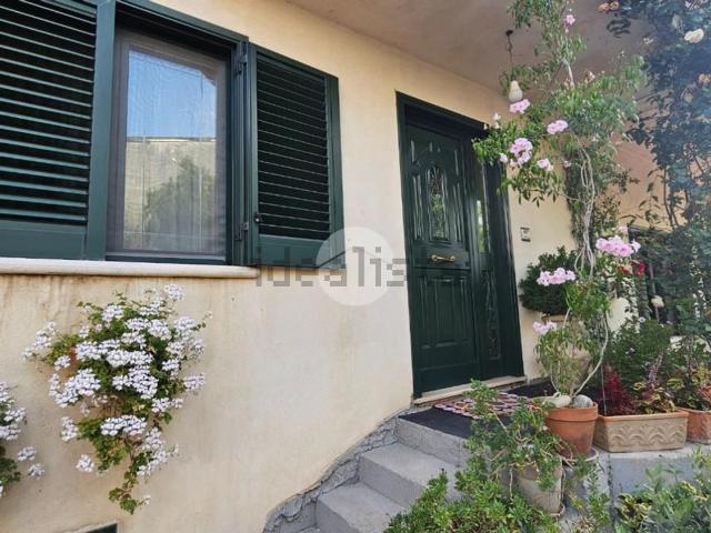 Villetta indipendente in vendita di 440 m² in Via Napoli, 163