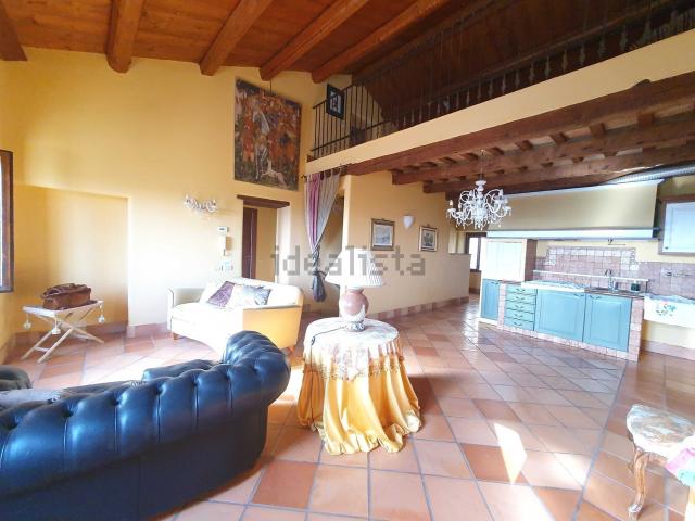 Villetta indipendente in vendita di 440 m² in Via S. Ugo
