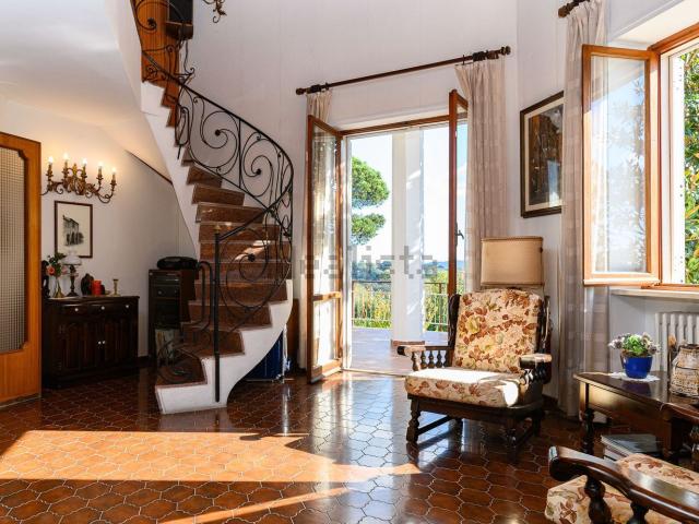 Villetta indipendente in vendita di 440 m² in Viale Antonio Gramsci