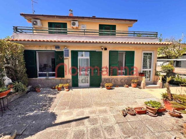 Villetta indipendente in vendita di 440 m² in Strada del Cantiere, 14