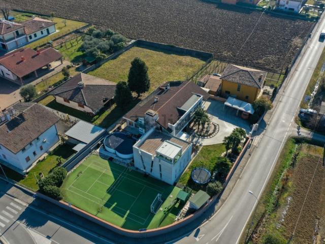 Villetta indipendente in vendita di 441 m² in Via Gardellina, 49