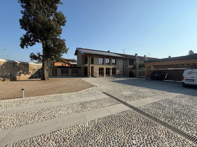 Villetta indipendente in vendita di 442 m² in Via San Bernardino