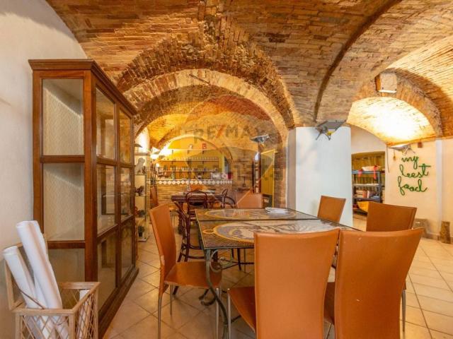 Villetta indipendente in vendita di 445 m² in Via Piave, 47