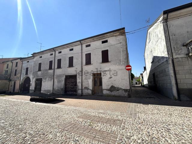 Villetta indipendente in vendita di 448 m² in Via giacinto bianchi, 64