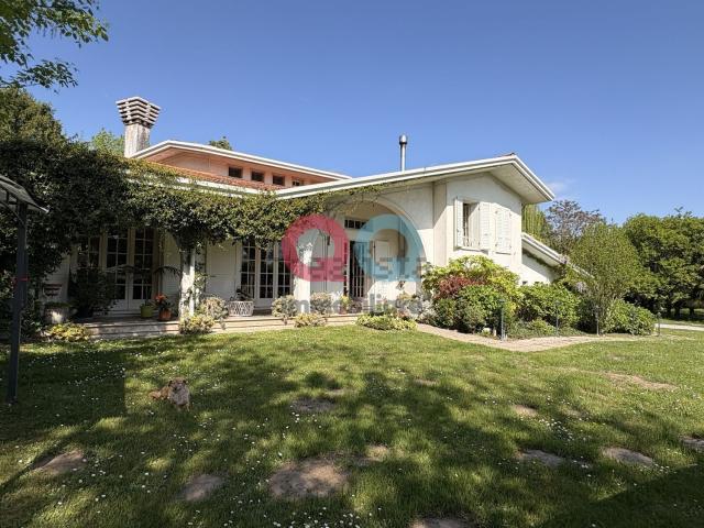 Villetta indipendente in vendita di 449 m² in Via Mussons, 3