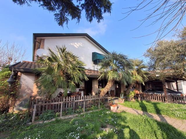 Villetta indipendente in vendita di 450 m²