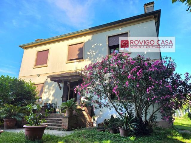 Villetta indipendente in vendita di 450 m²