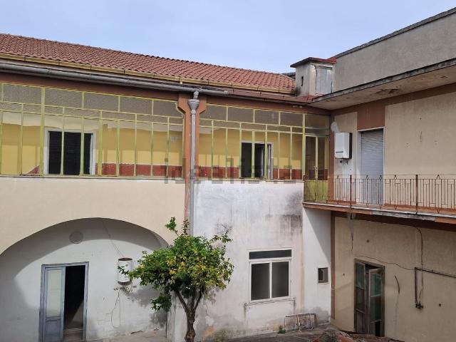 Villetta indipendente in vendita di 450 m² in Via Cavacone