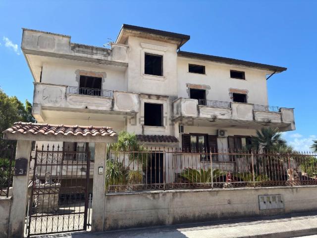 Villetta indipendente in vendita di 450 m² in Via Castelvolturno