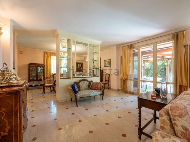 Villetta indipendente in vendita di 450 m² in Via A. Canova, 8