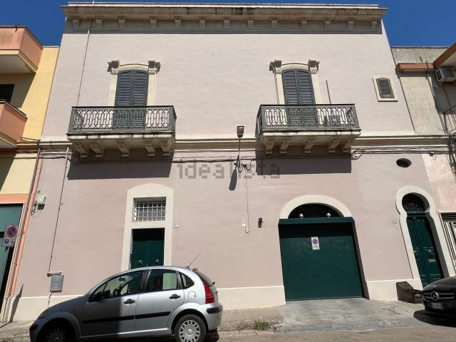 Villetta indipendente in vendita di 450 m² in Via A De Pretis