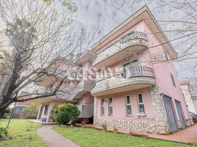 Villetta indipendente in vendita di 450 m² in Via Gioele Solari, 269