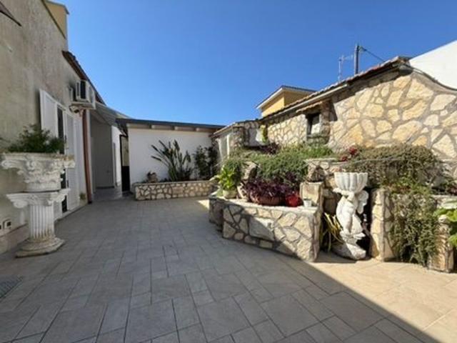 Villetta indipendente in vendita di 450 m² in Via di Villa Claudia