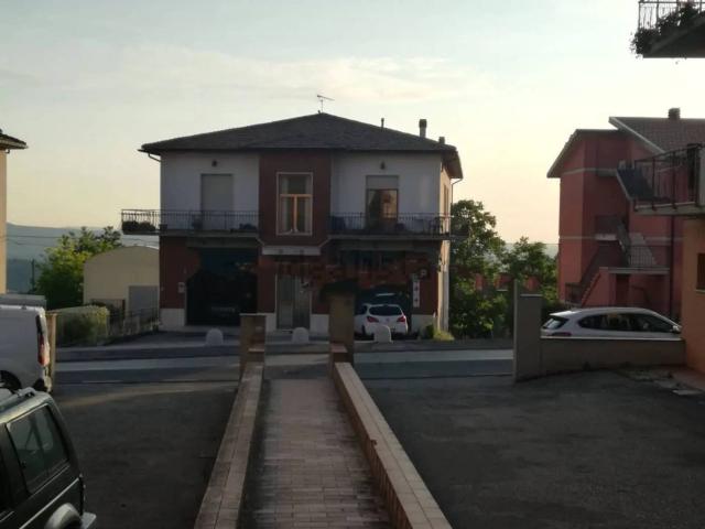 Villetta indipendente in vendita di 450 m² in Via Firenze
