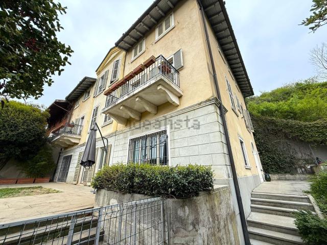 Villetta indipendente in vendita di 450 m² in Via Odas, 39