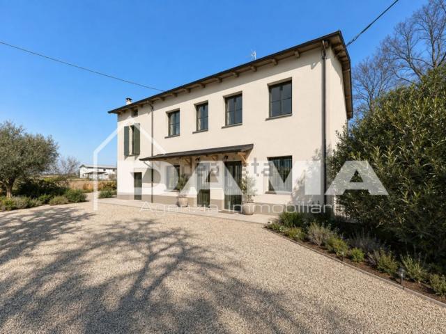 Villetta indipendente in vendita di 450 m² in Via Lughese