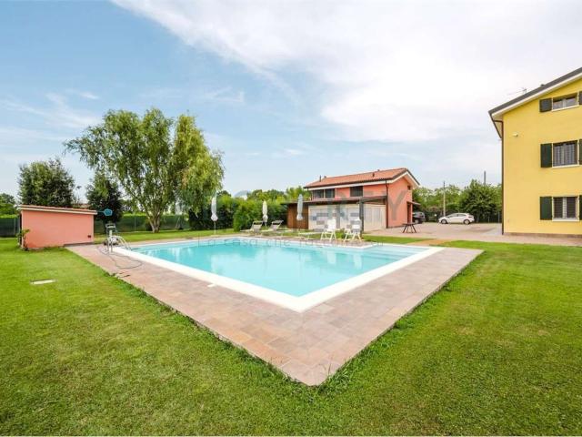 Villetta indipendente in vendita di 450 m² in Via Lunga, 31