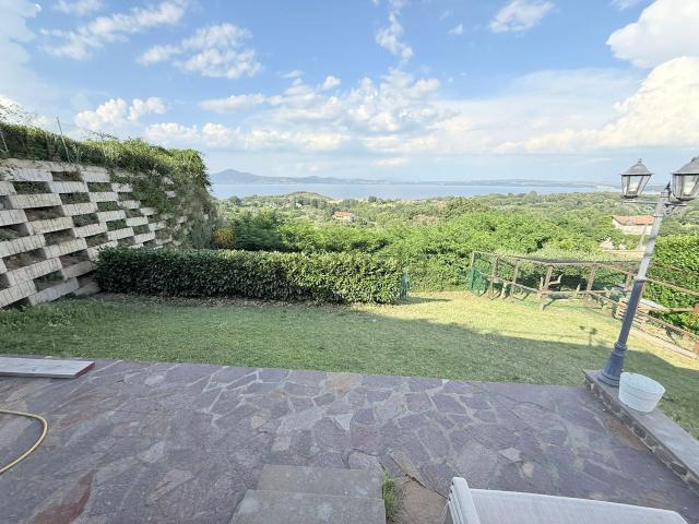 Villetta indipendente in vendita di 450 m² in Via Santa Lucia