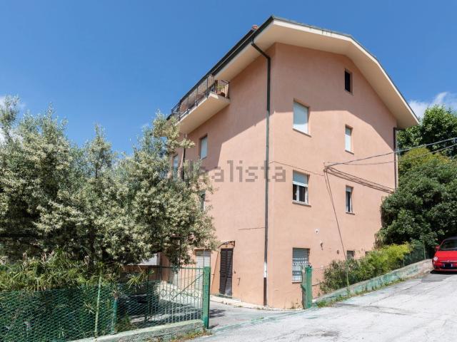 Villetta indipendente in vendita di 300 m² in Via Senigalliese
