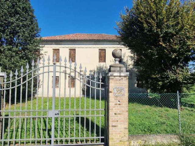Villetta indipendente in vendita di 450 m² in Via Roma